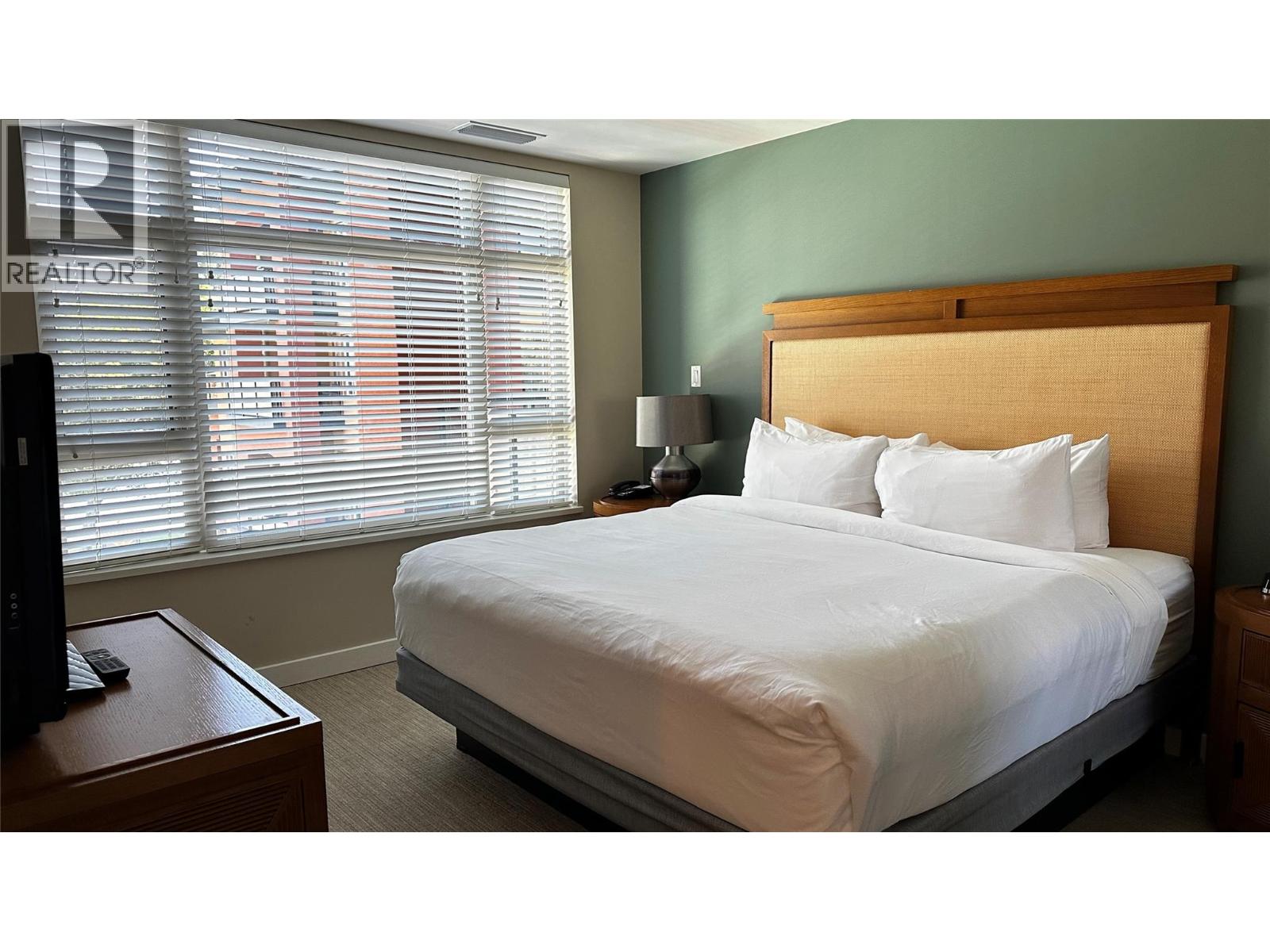 #335 15 Park Place - 7