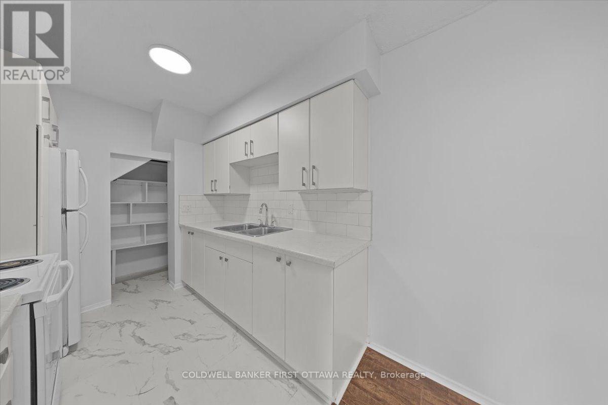#44 2640 DRAPER AVENUE - Image 13