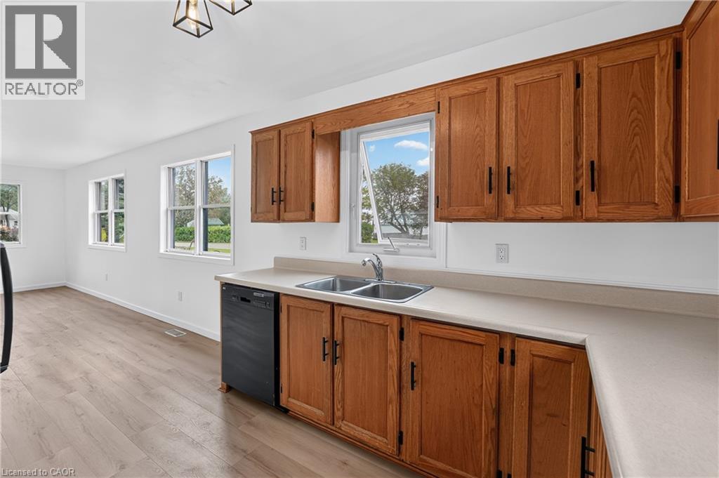 6 MOHAWK POINT Road - Image 16