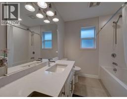 1028 Celia Crescent, Gibsons, BC V0N1V7 Photo 20