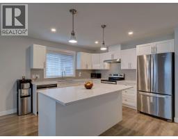 1028 Celia Crescent, Gibsons, BC V0N1V7 Photo 6
