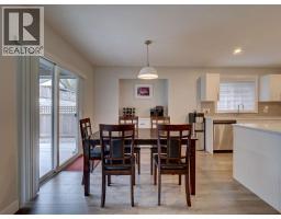 1028 Celia Crescent, Gibsons, BC V0N1V7 Photo 9