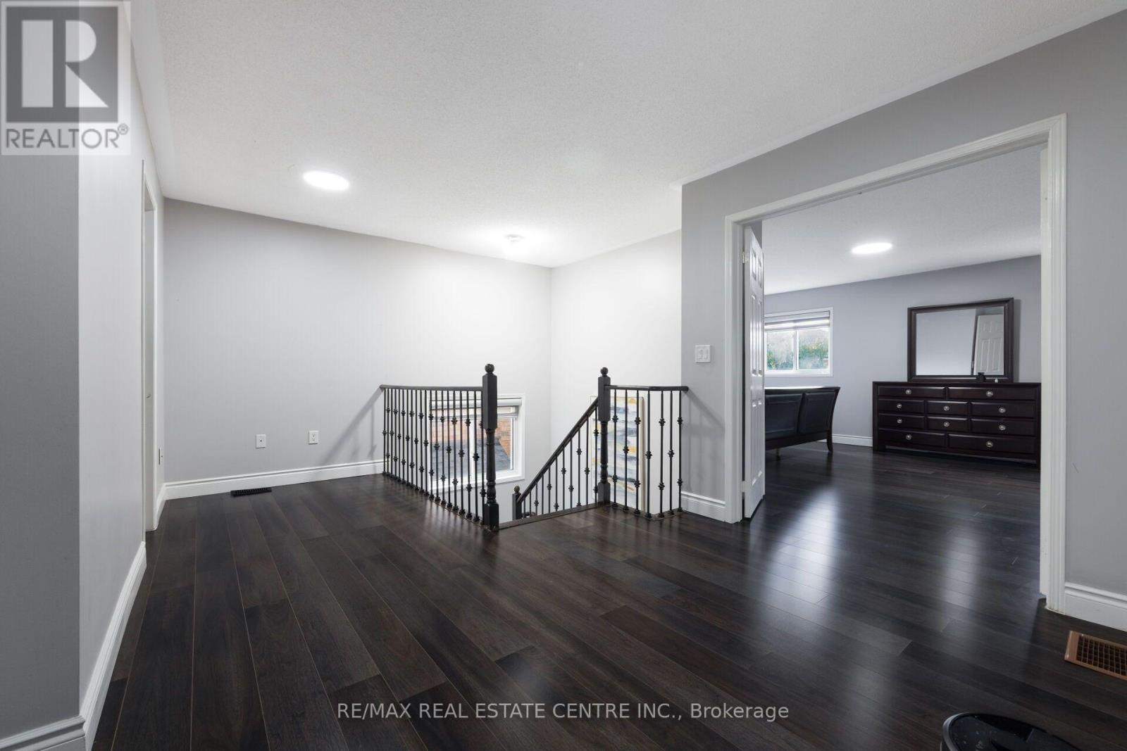 54 LOCKBURN CRESCENT - 20