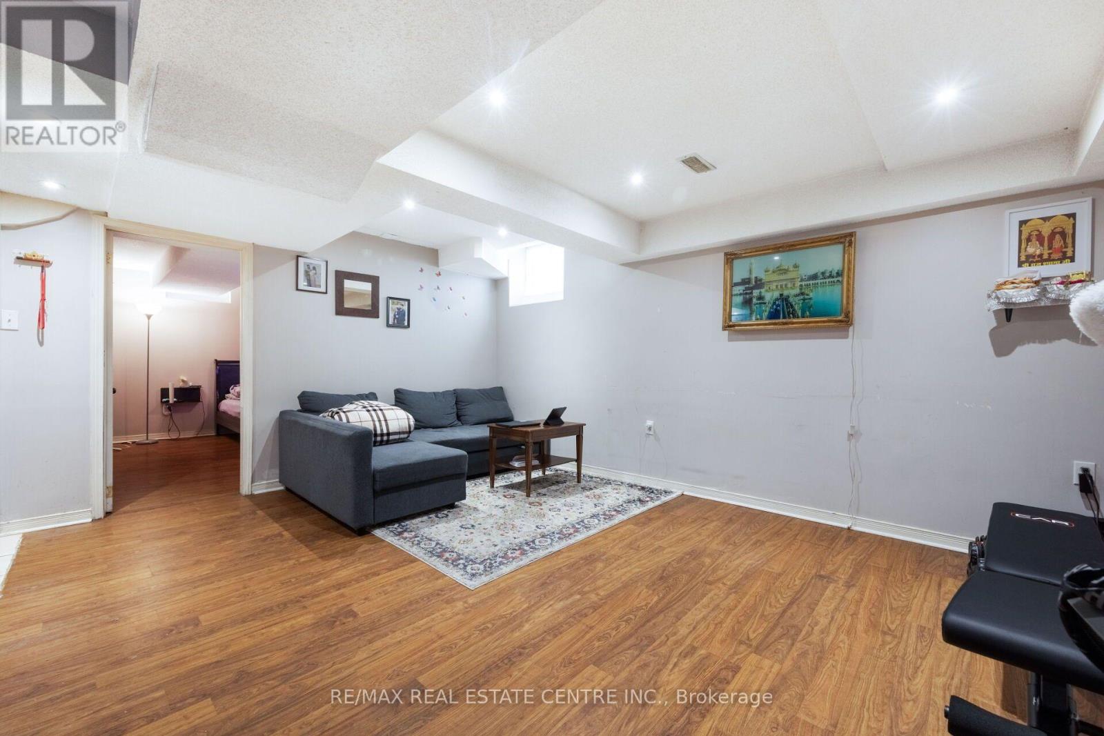 54 LOCKBURN CRESCENT - Image 34