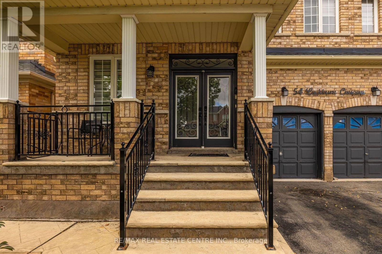 54 LOCKBURN CRESCENT - 4