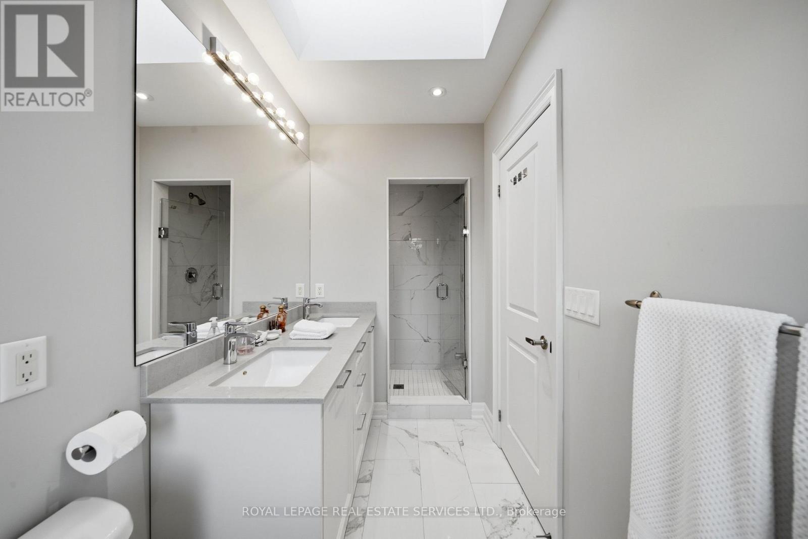 98 FOCH AVENUE S - Image 31