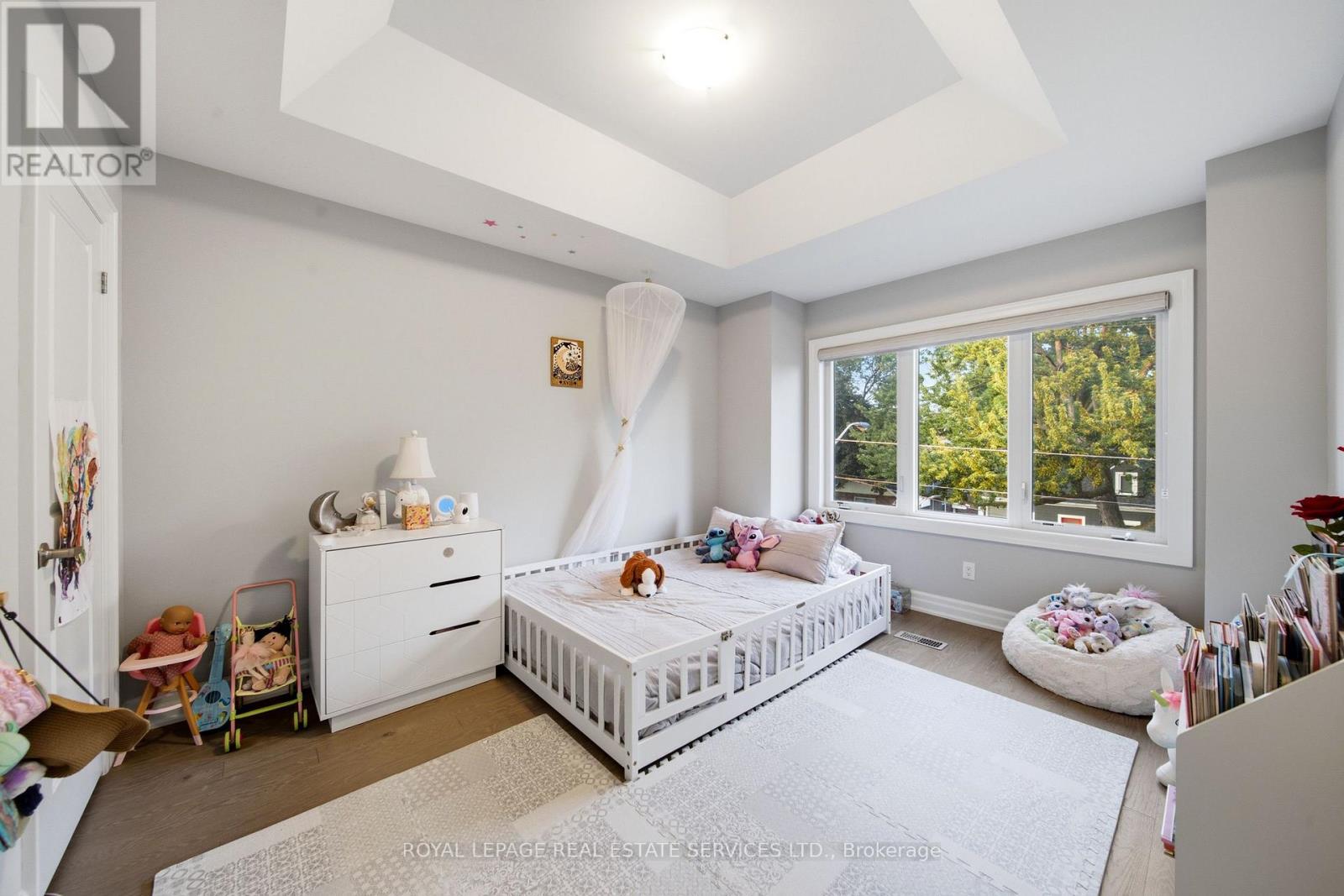 98 FOCH AVENUE S - Image 33