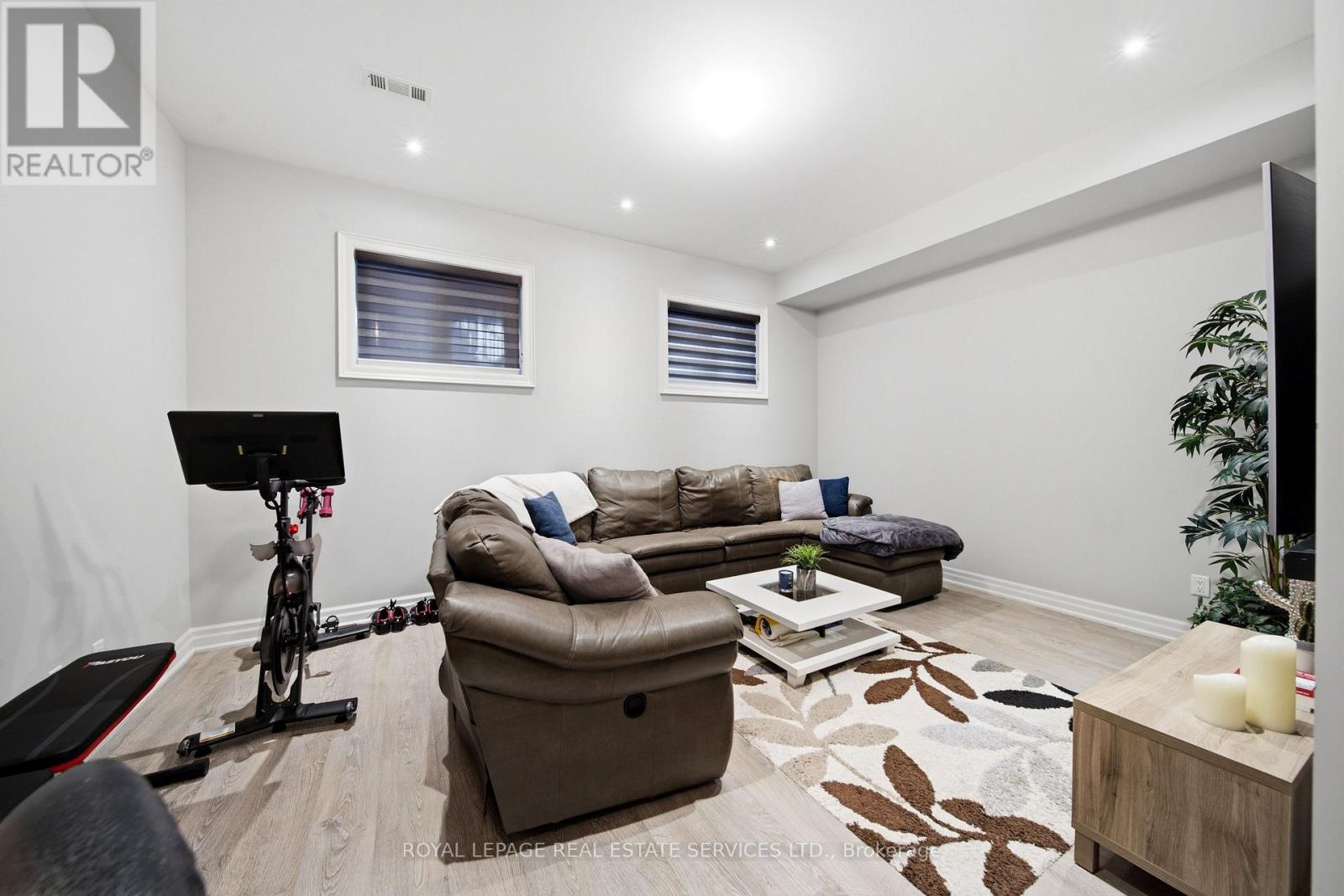98 FOCH AVENUE S - Image 39