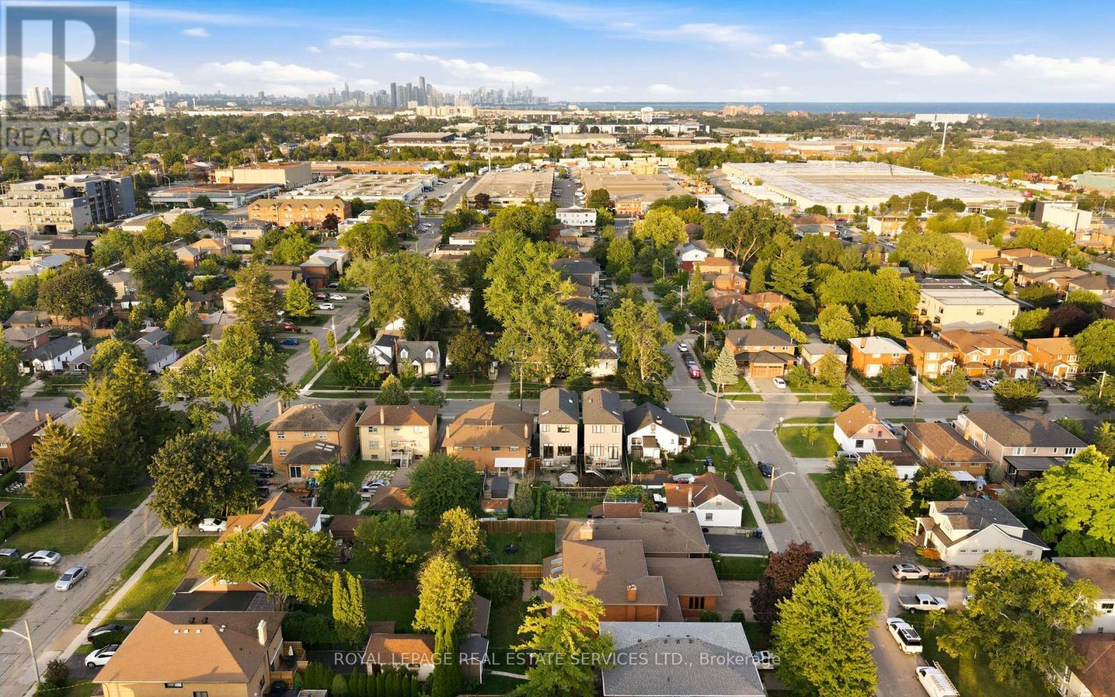 98 FOCH AVENUE S - 50