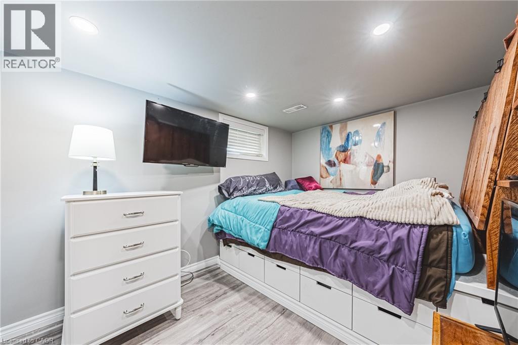 242 EAST 43RD Street - Image 28