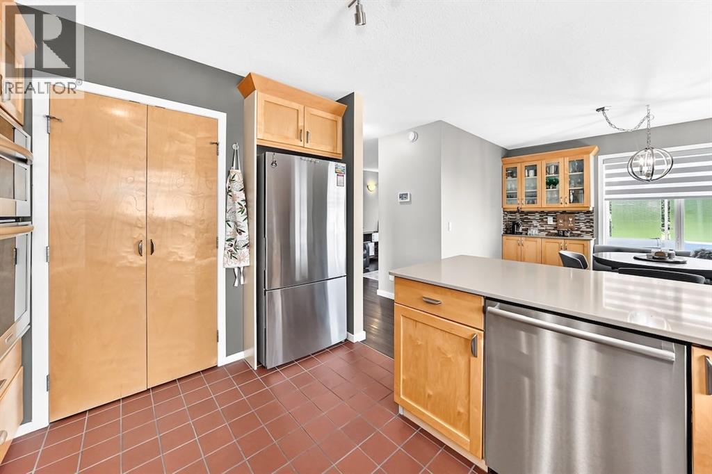 331 Royal Birch View NW - 11