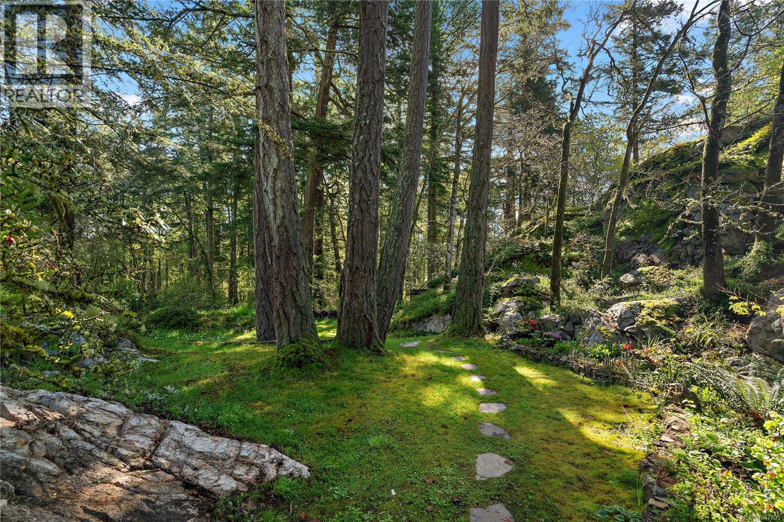 4513 Edgewood Pl, Saanich