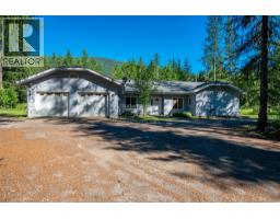 Primary Bedroom - 2222 Jenisa Road, Castlegar, BC V1N2L8 Photo 6