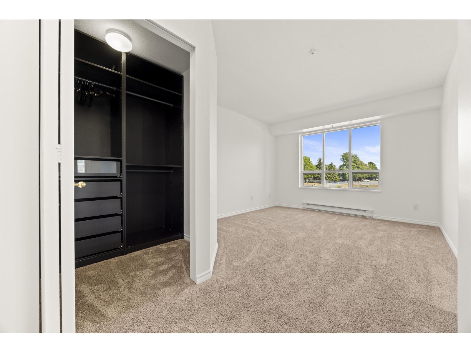 213 20448 PARK AVENUE, Langley