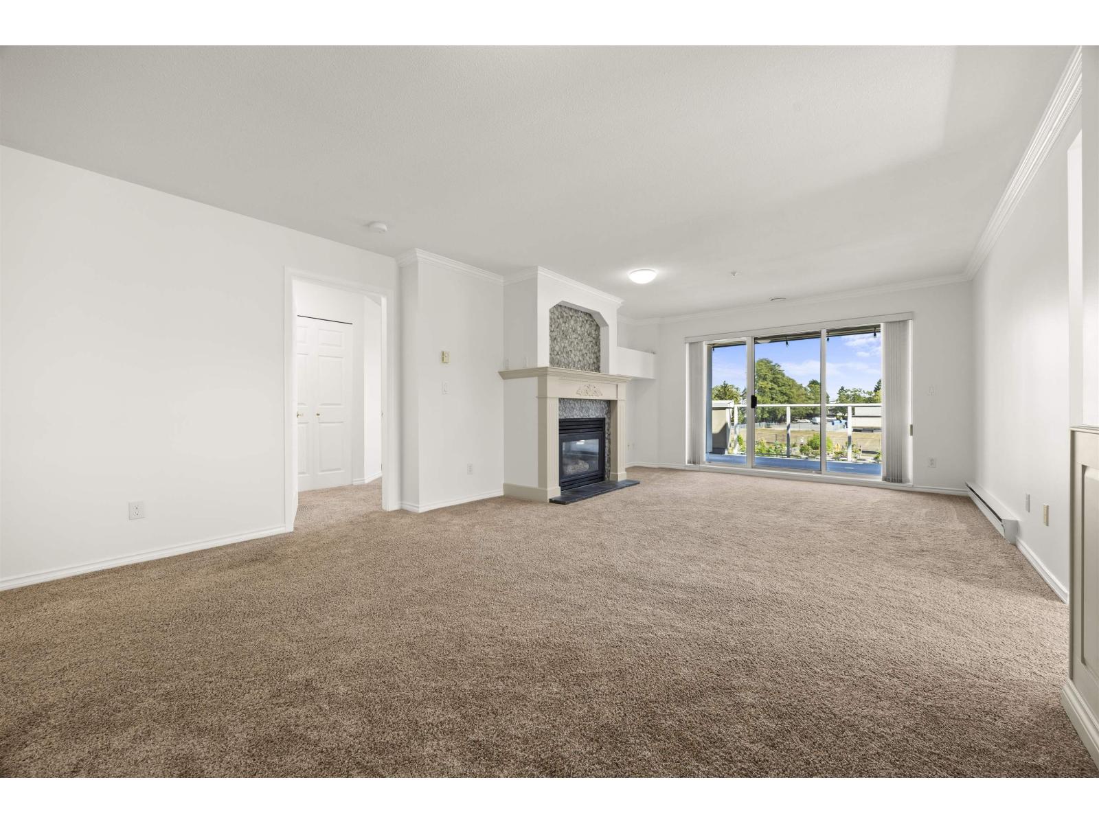213 20448 PARK AVENUE, Langley