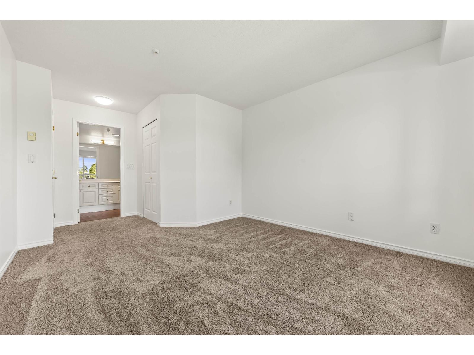 213 20448 PARK AVENUE, Langley