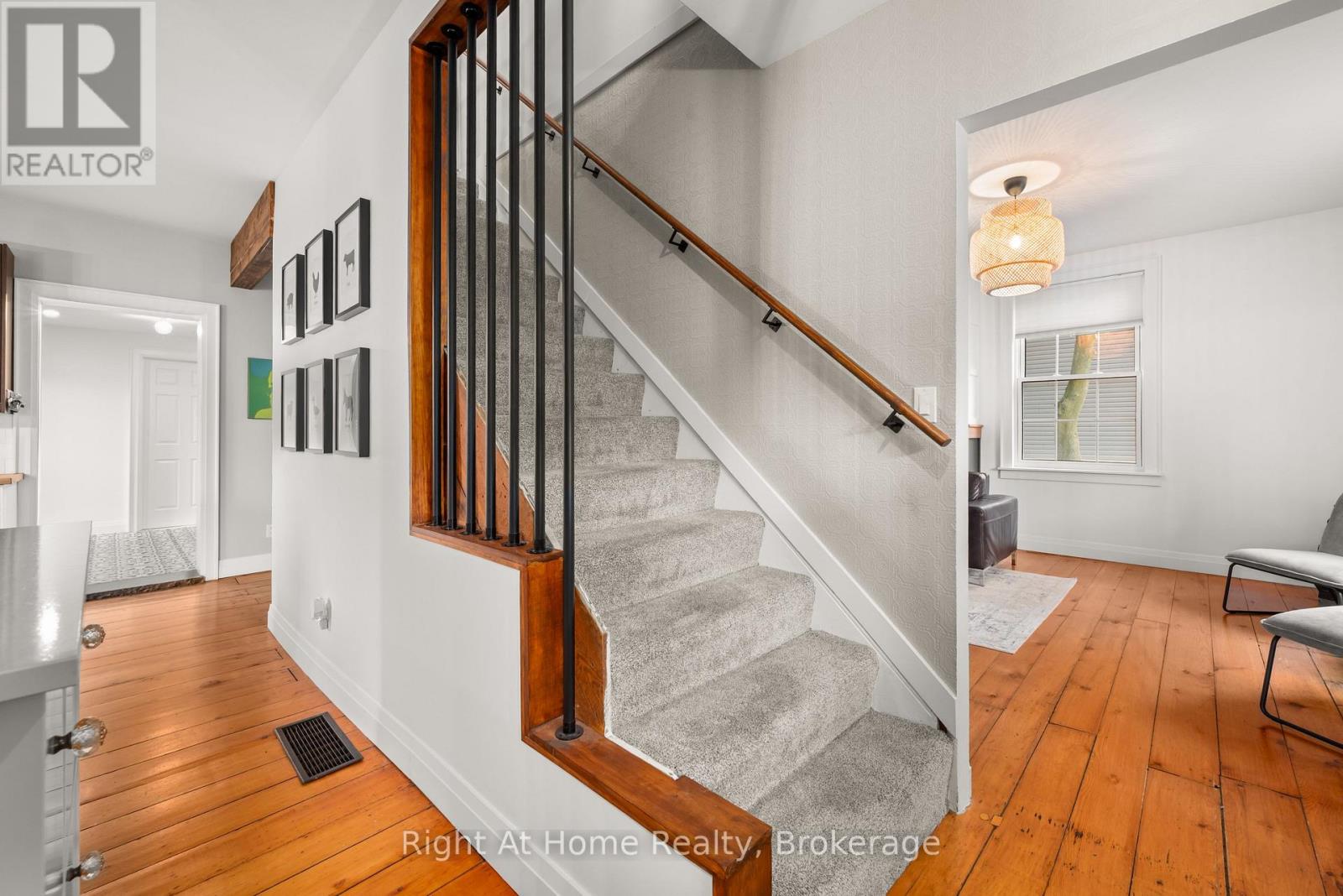 88 KING STREET E - 11