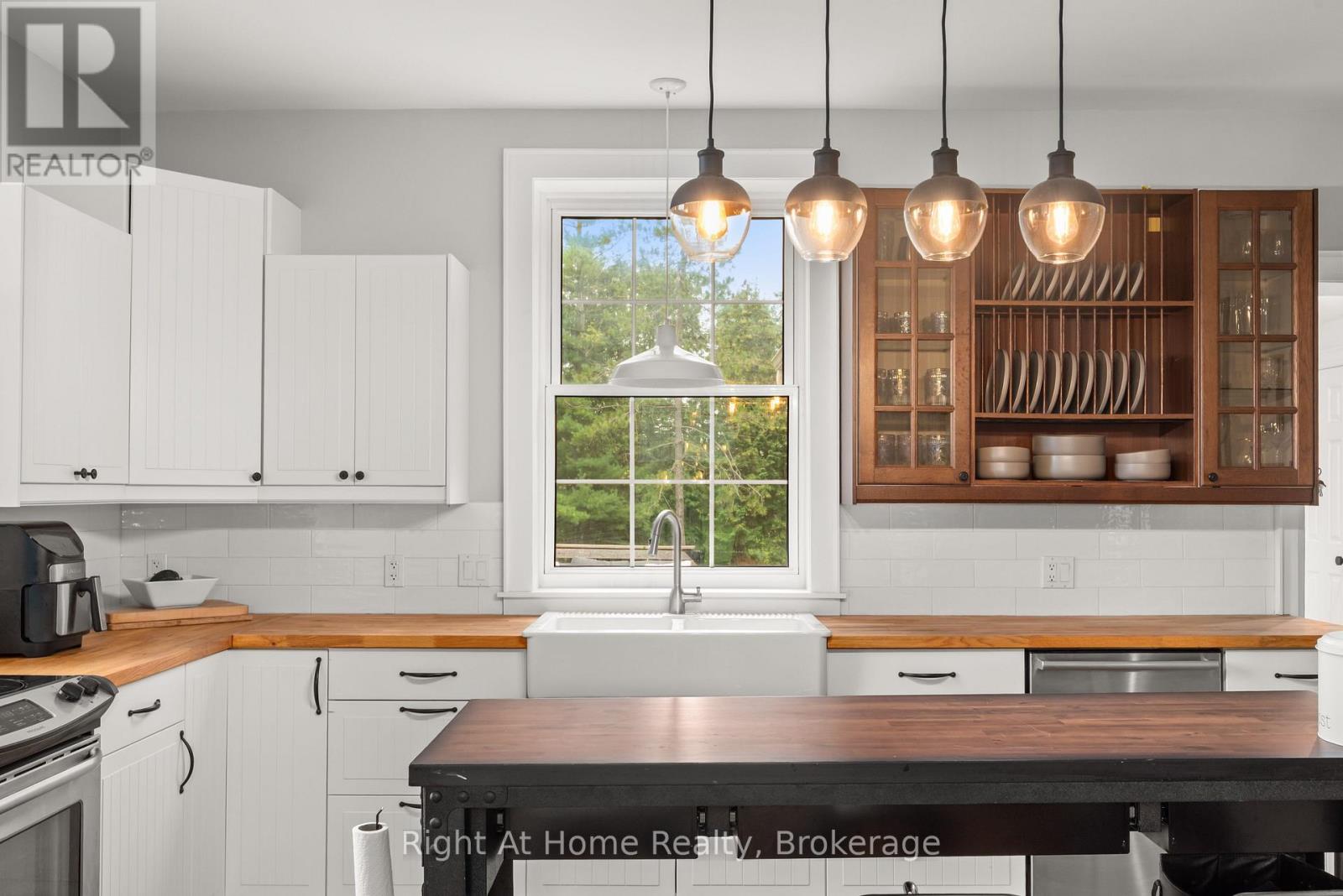 88 KING STREET E - Image 16