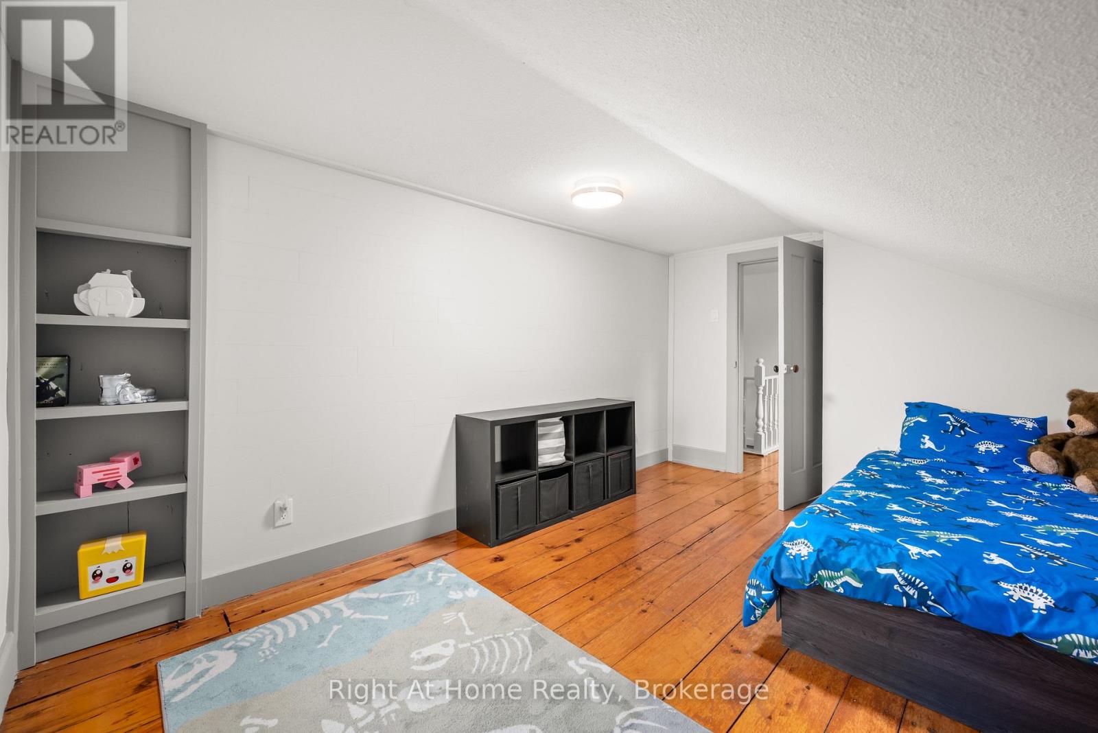 88 KING STREET E - 30