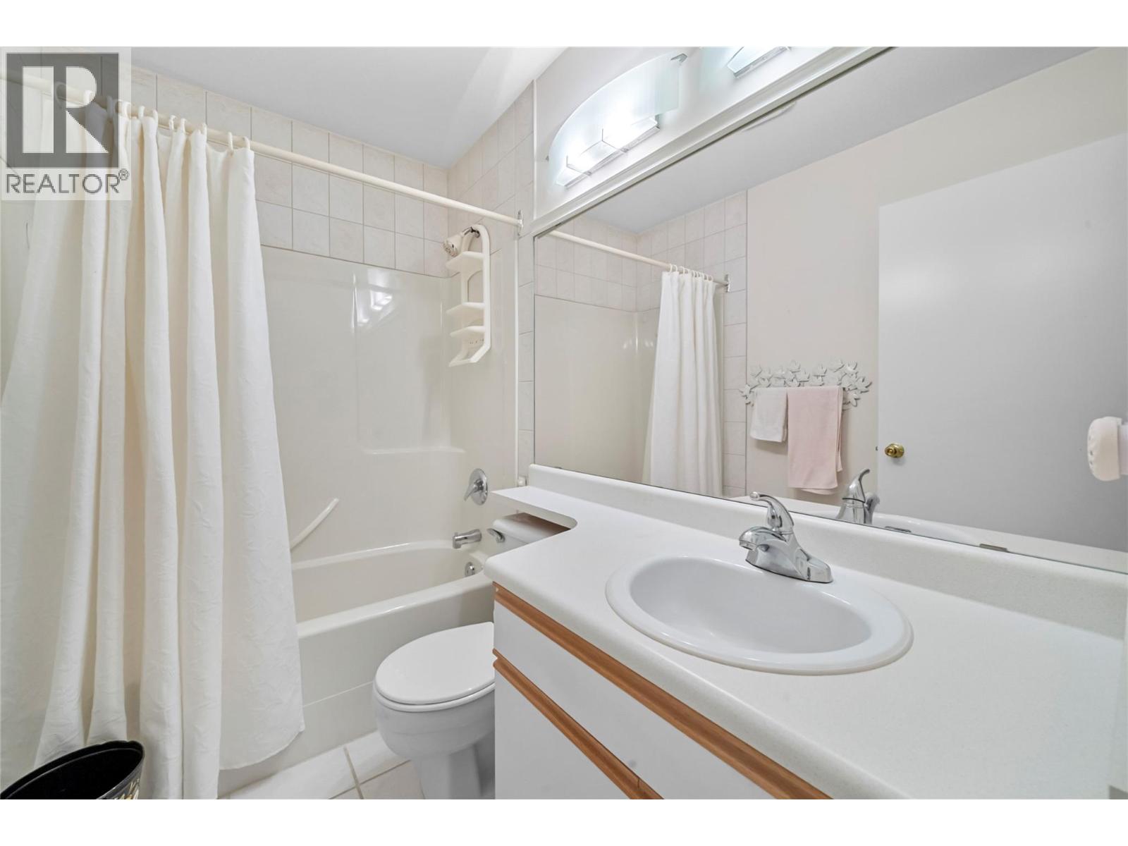204 831 2nd Street Southeast, Salmon Arm