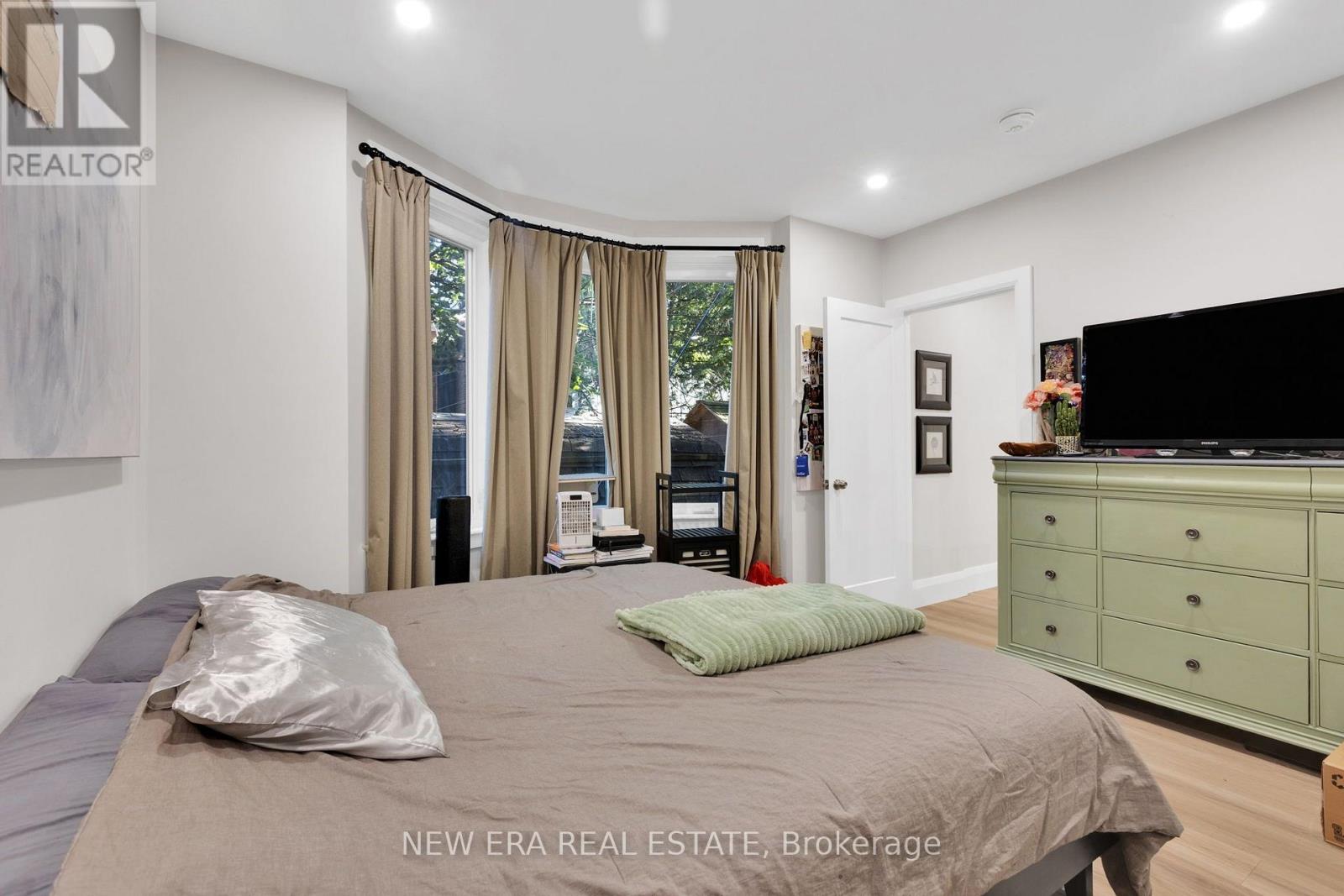 360 WOODBINE AVENUE - Image 35