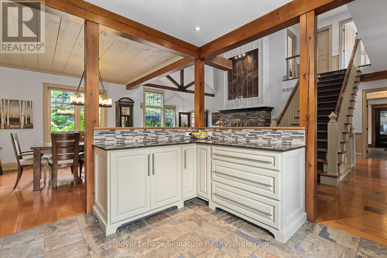 376 SUNSET BOULEVARD - Image 11