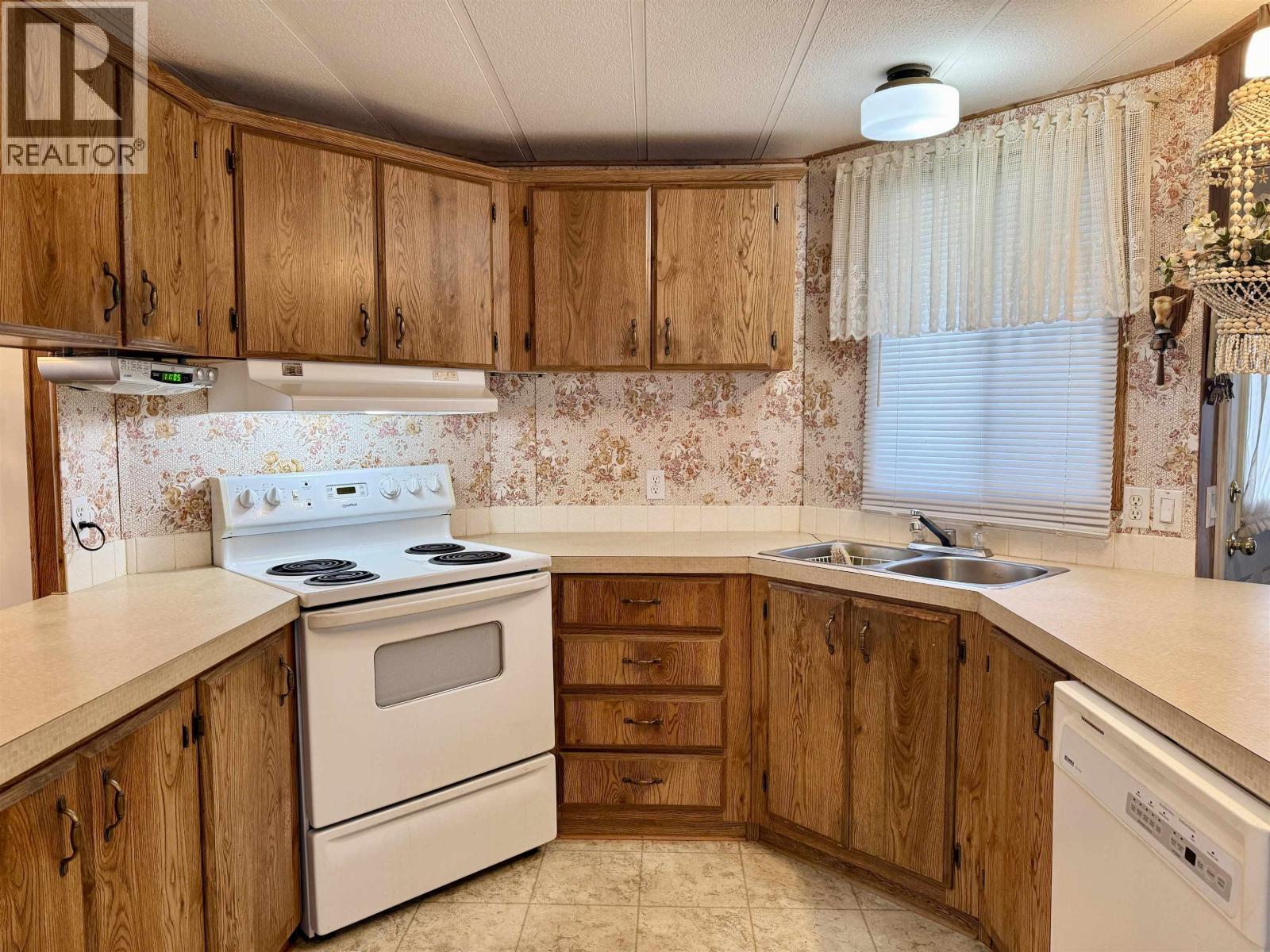 Photo 17 of 33 — 79 1000 INVERNESS ROAD · Prince George, BC