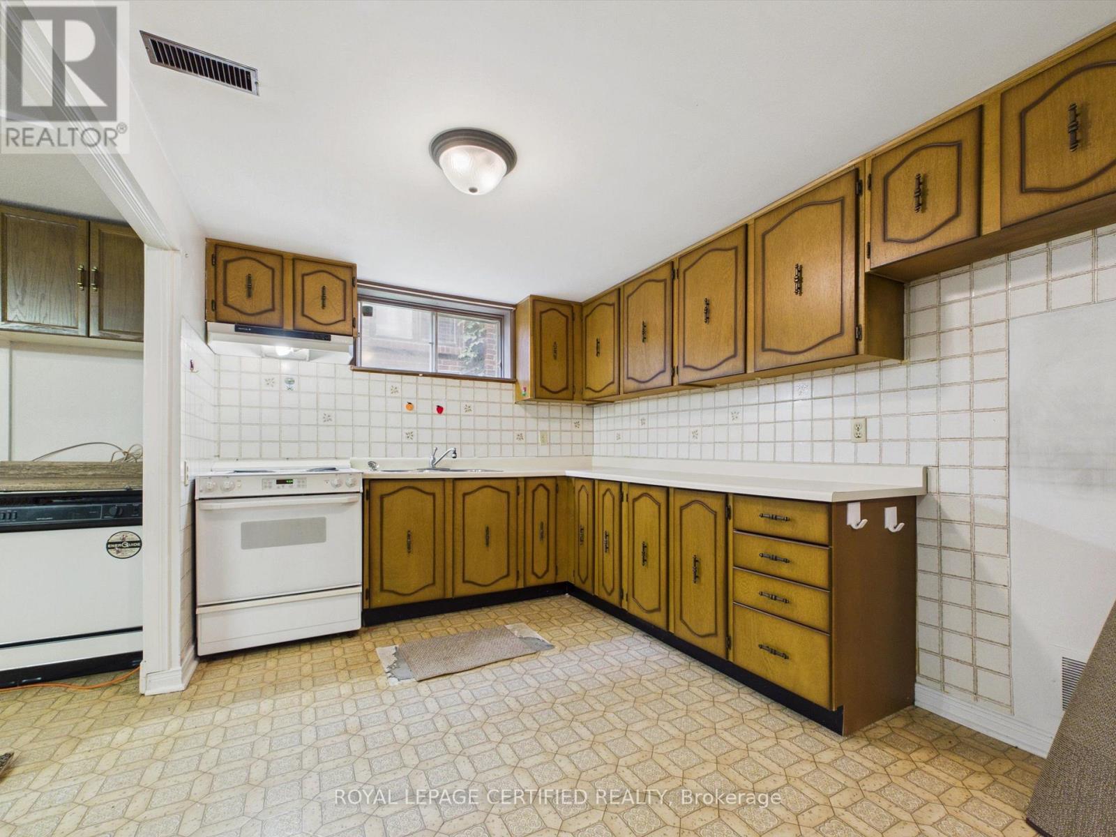 196 MOUNT OLIVE DRIVE - Image 33