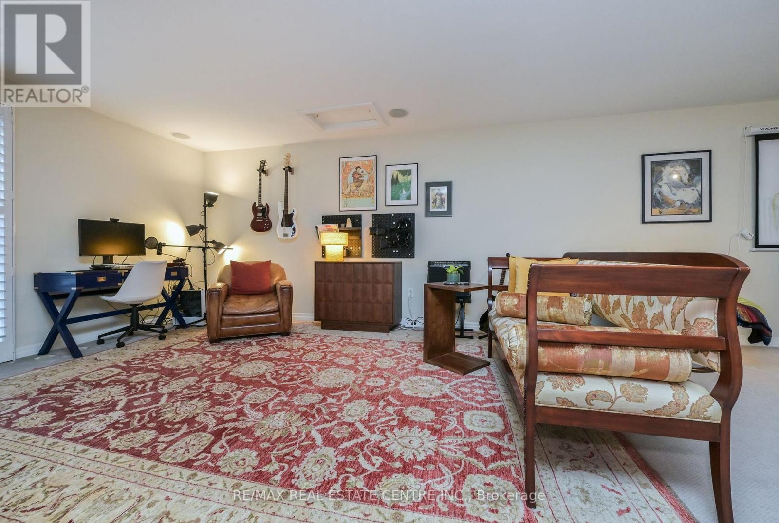 #43 68 COMPASS WAY - 32