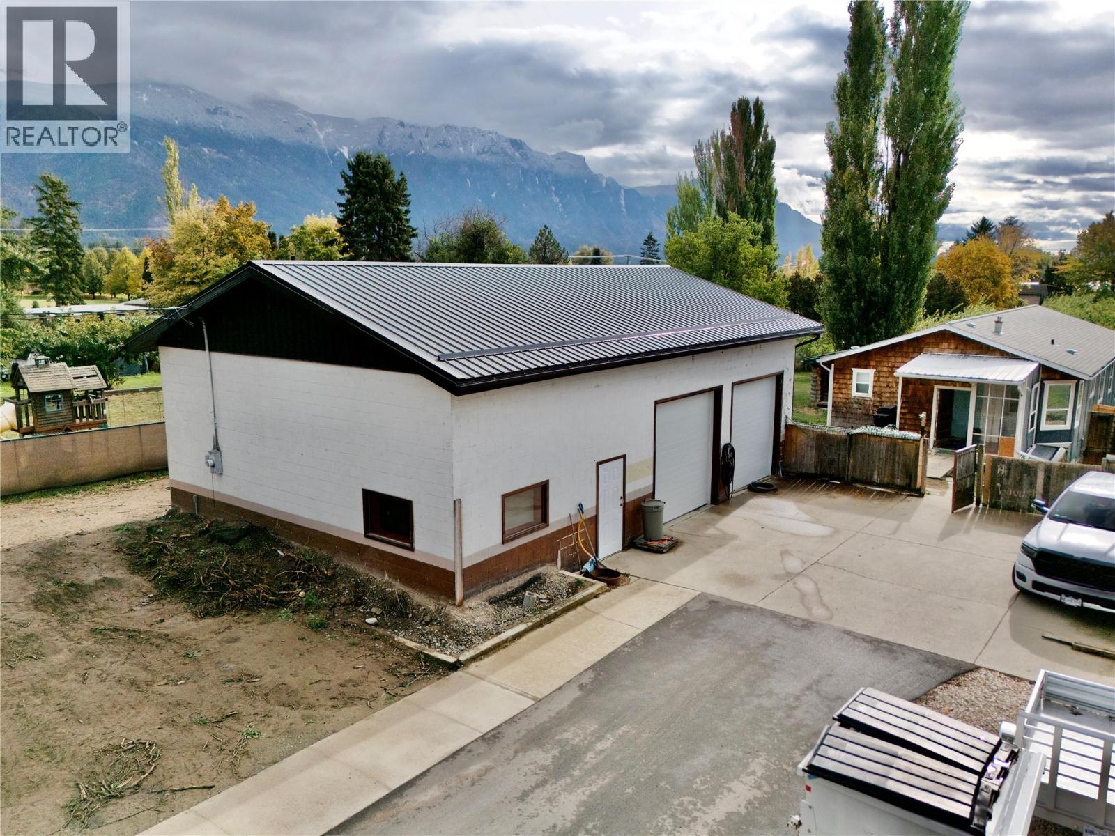 3211 Highway 3 - Image 9