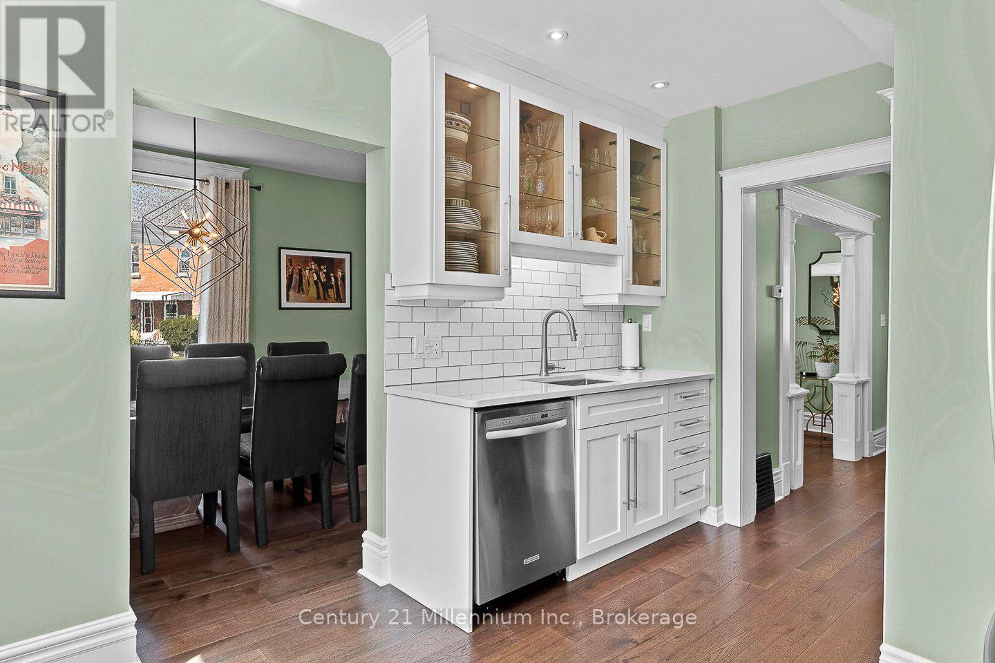 169 5TH A STREET E - Image 32