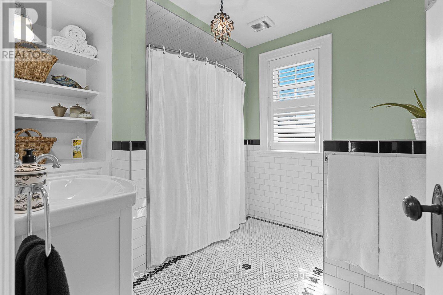 169 5TH A STREET E - Image 39