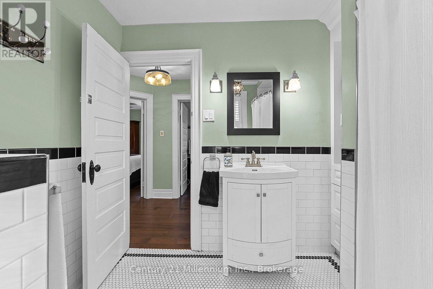169 5TH A STREET E - Image 40