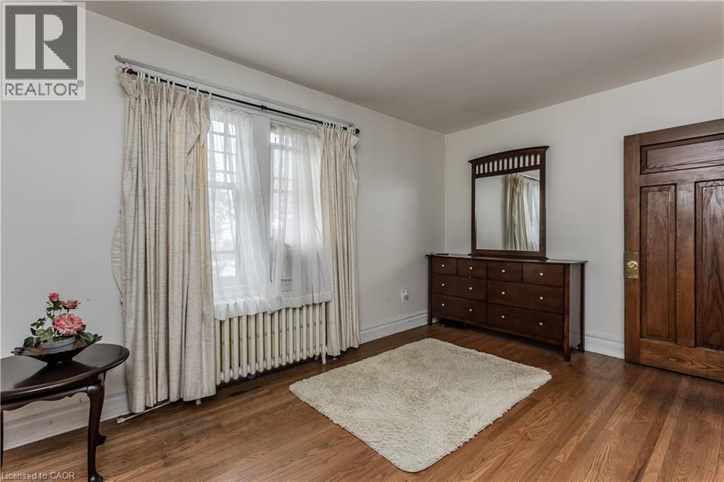 1088 KING Street E - 27
