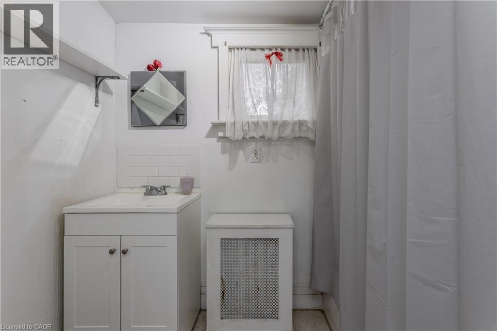 1088 KING Street E - 40