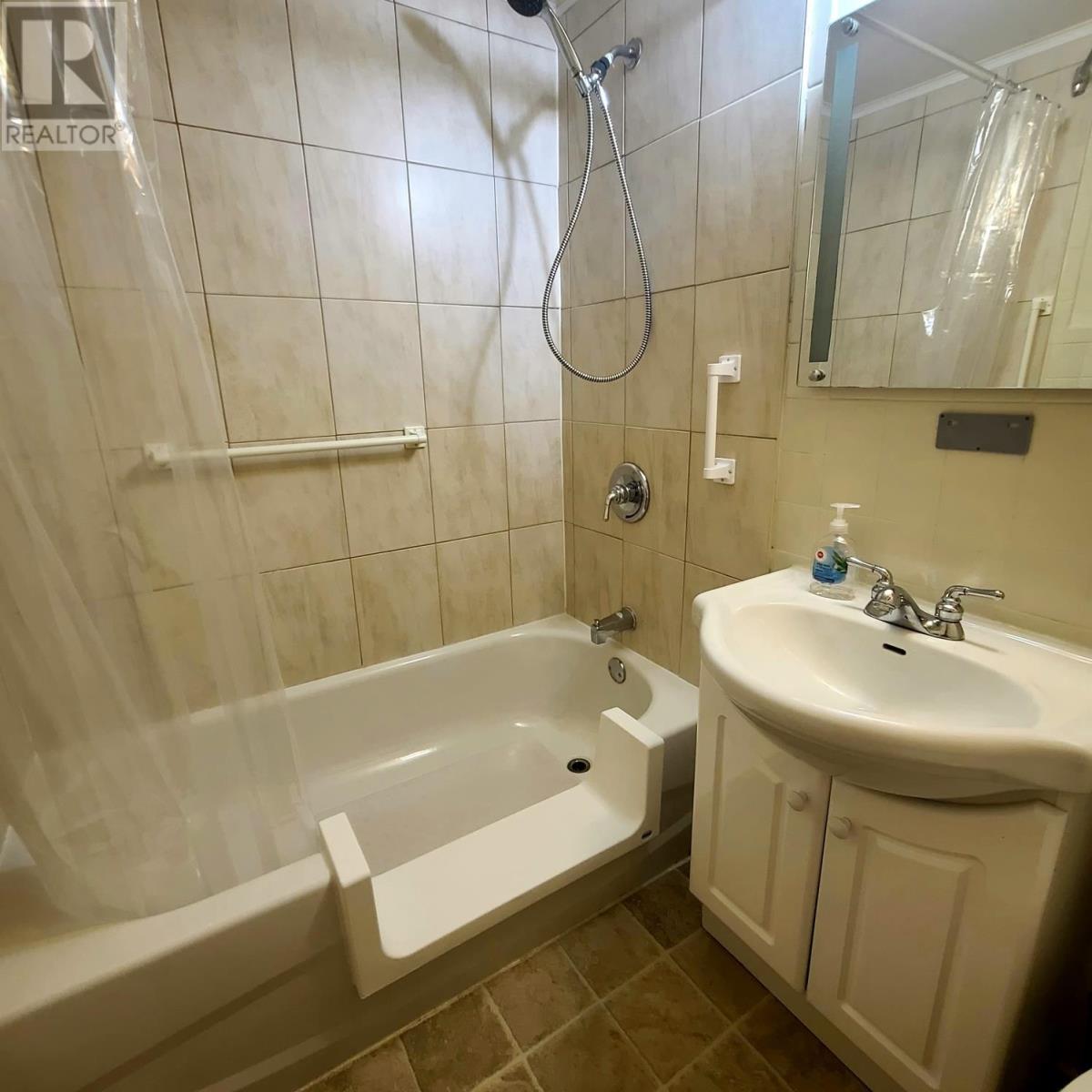 5-100B Hutchison AVE - Image 25