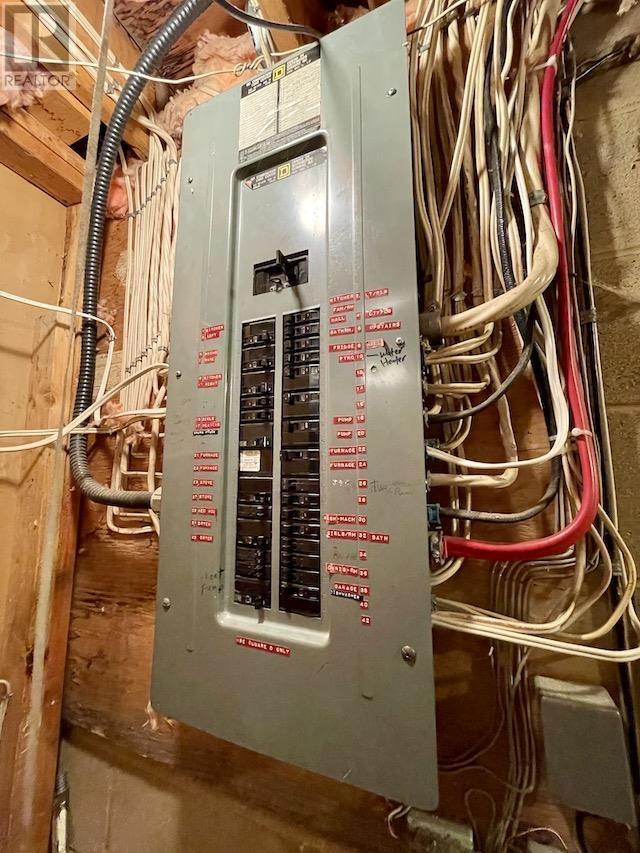 699 Coombes DR - 18