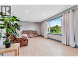 Living room - 5012 62 Avenue, Ponoka, AB T4J1E6 Photo 6
