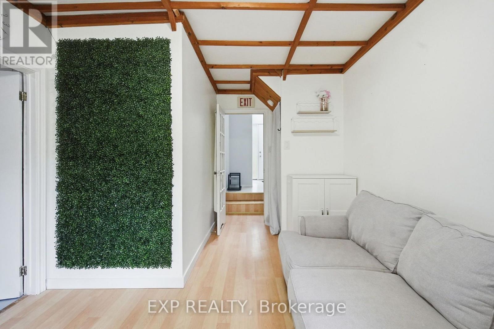 64 PARKLANE CIRCLE - 29