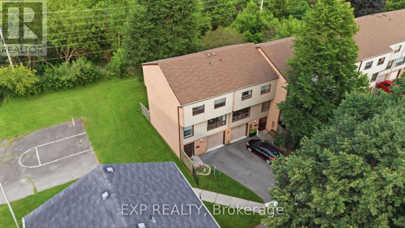 64 PARKLANE CIRCLE - 34