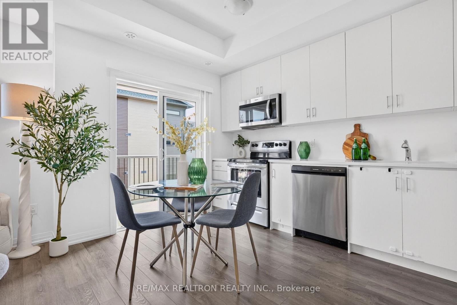 #1010 2635 WILLIAM JACKSON DRIVE - Image 8