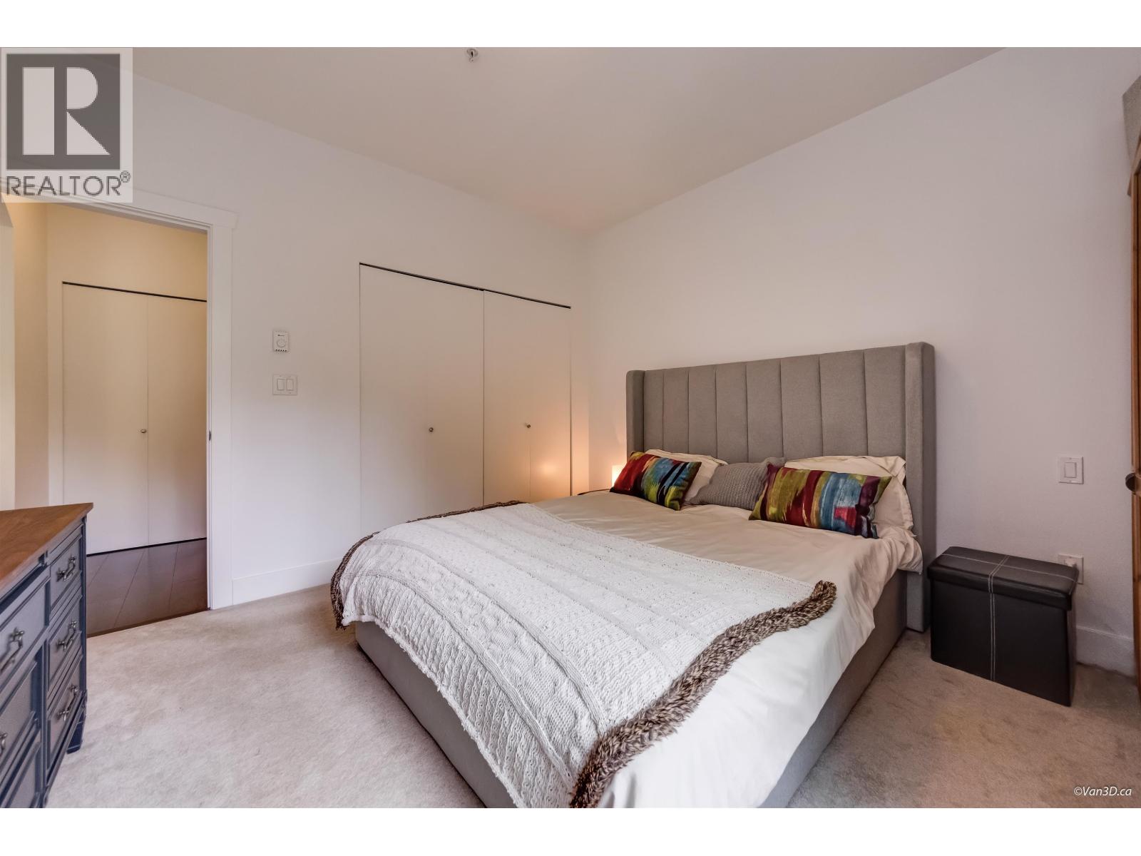 301 7418 BYRNEPARK WALK, Burnaby