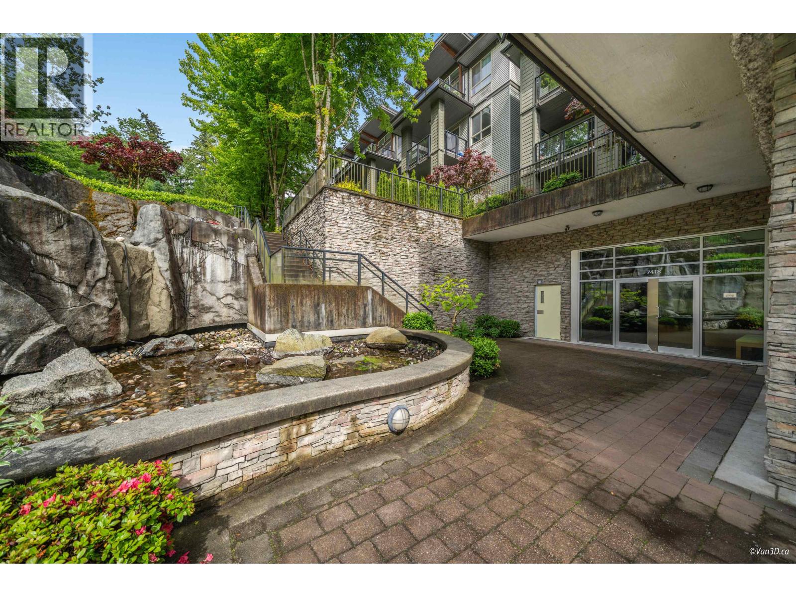 301 7418 BYRNEPARK WALK, Burnaby