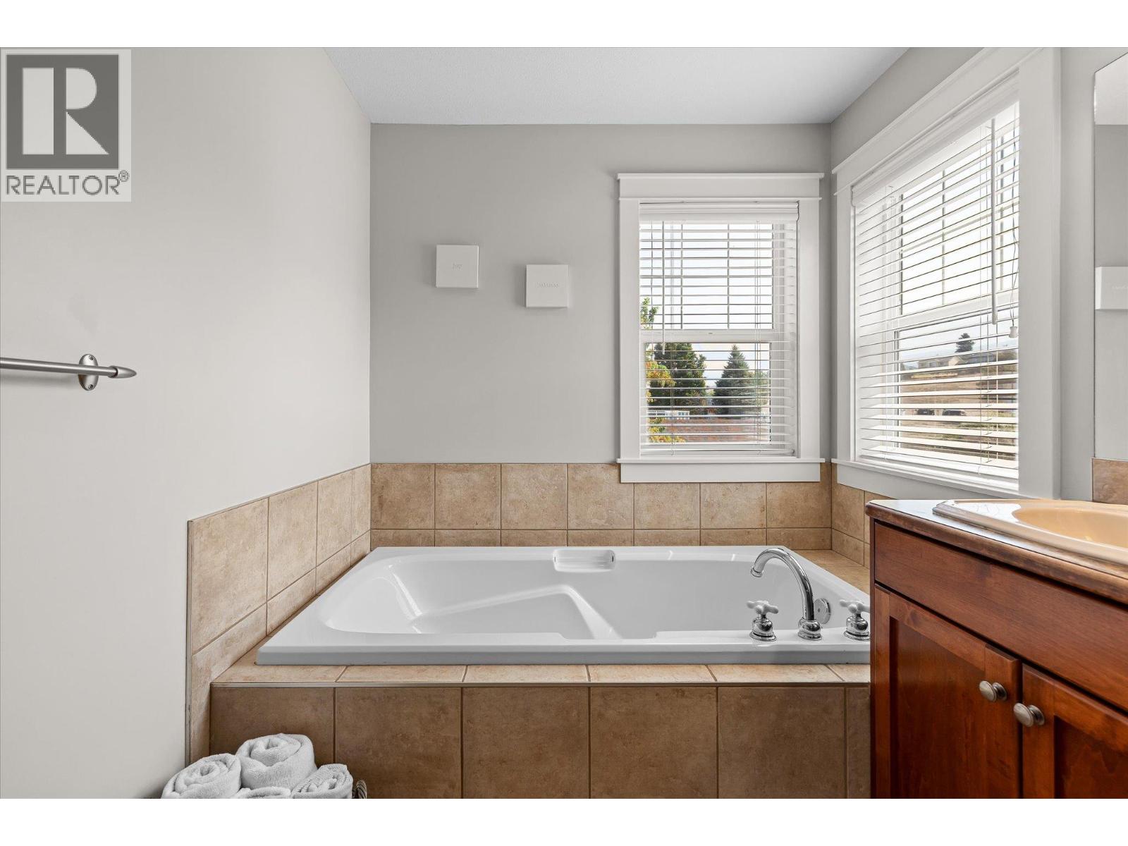 361 Quilchena Drive - 32