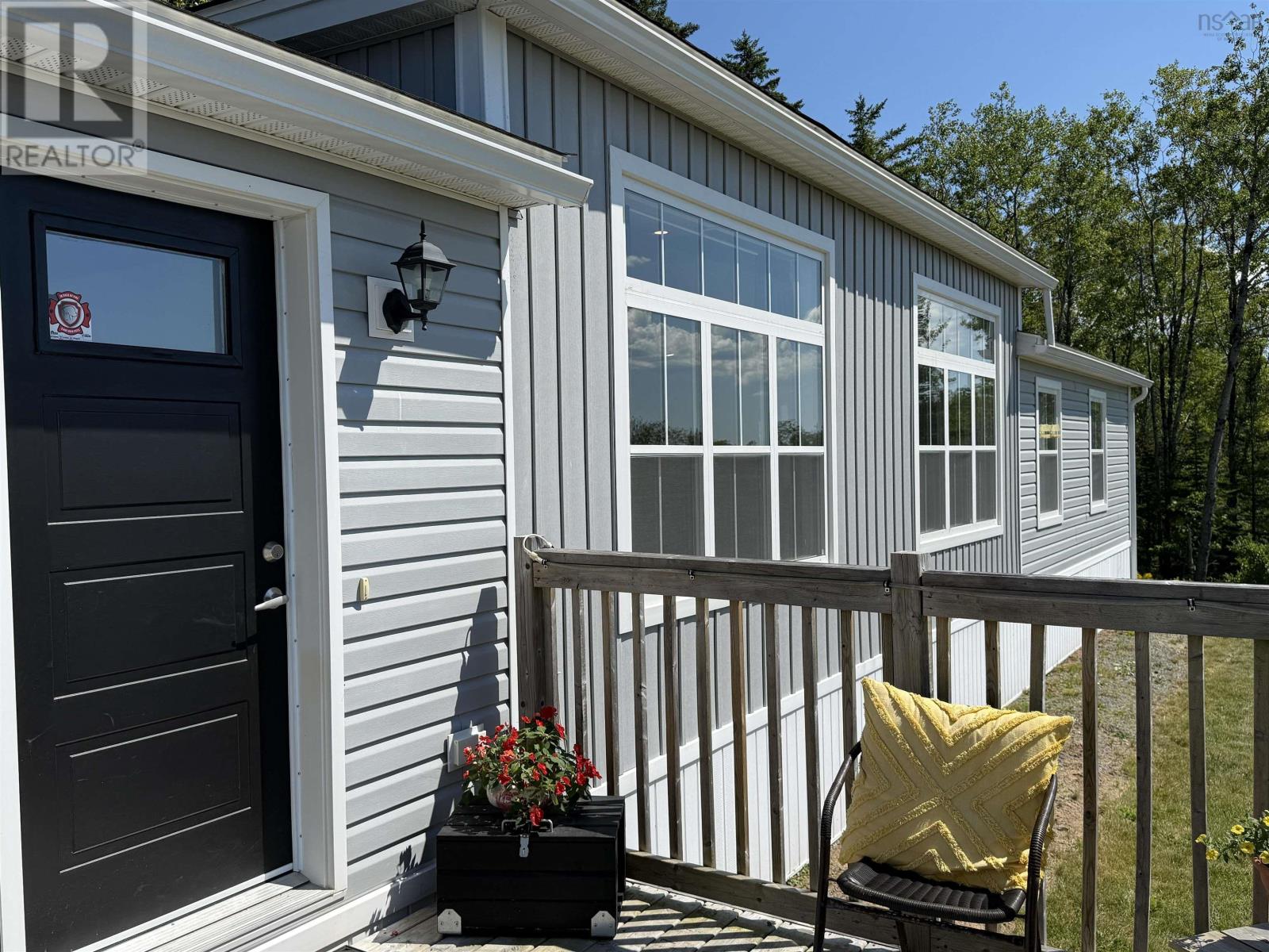 1053 East Uniacke Road - 2