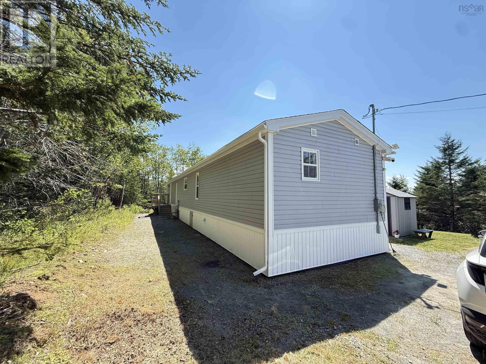1053 East Uniacke Road - 31