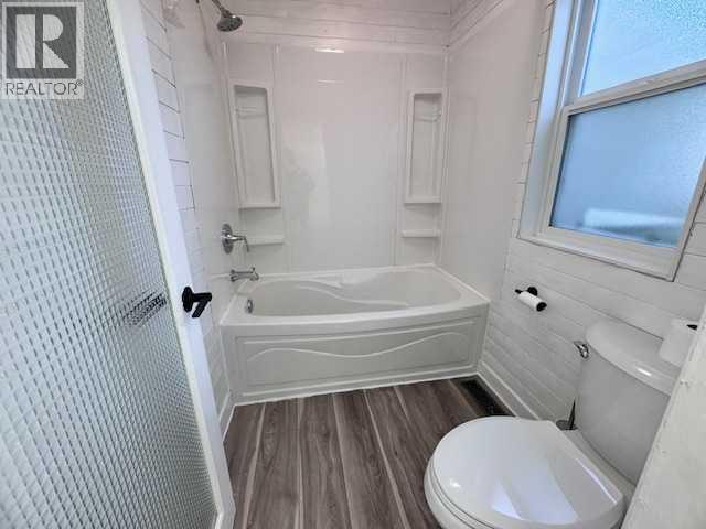 208 1 Street W - Image 13