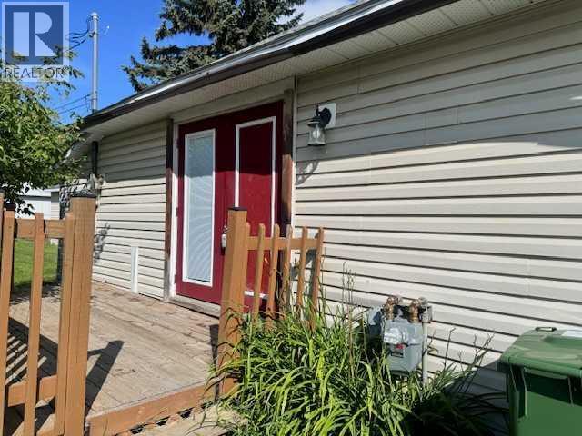 208 1 Street W - 18