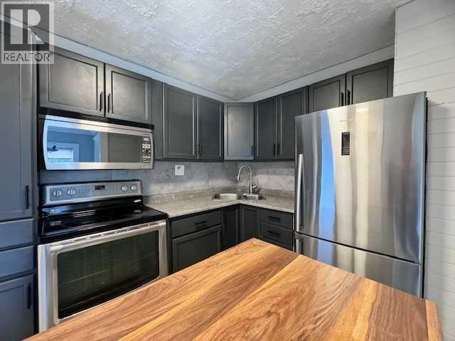 208 1 Street W - 4