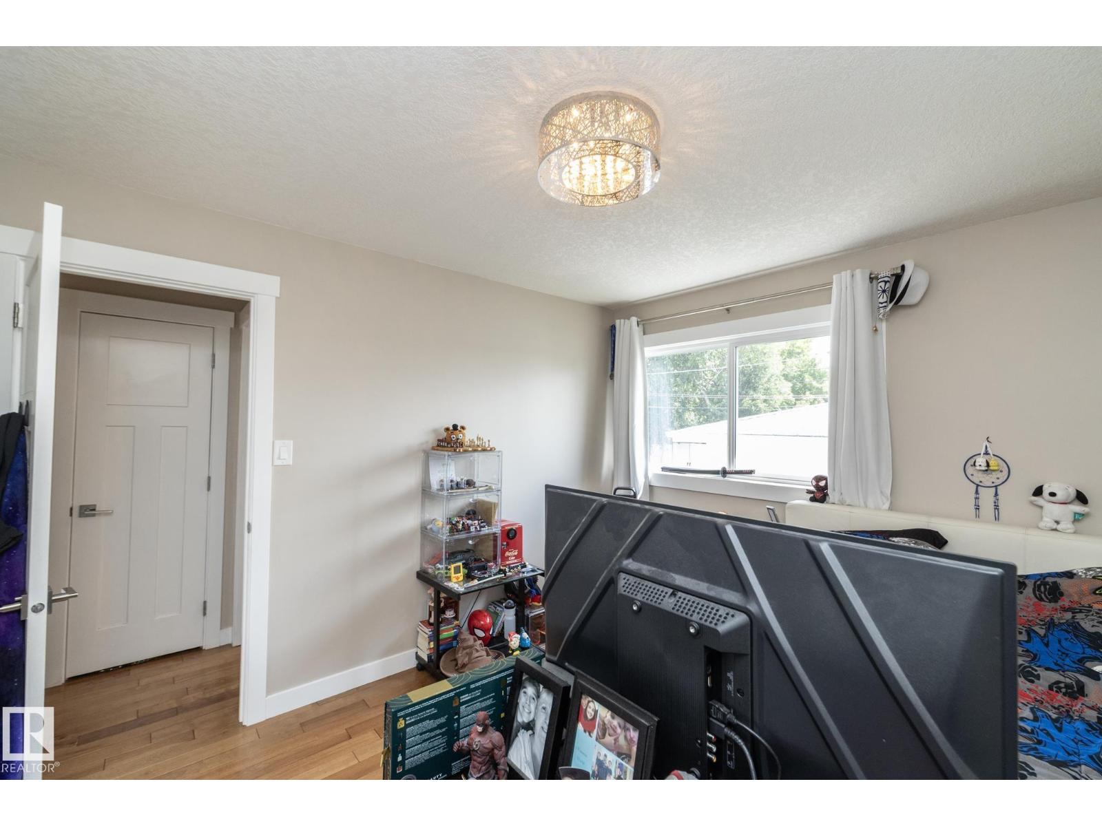 10623 75 ST NW - 30